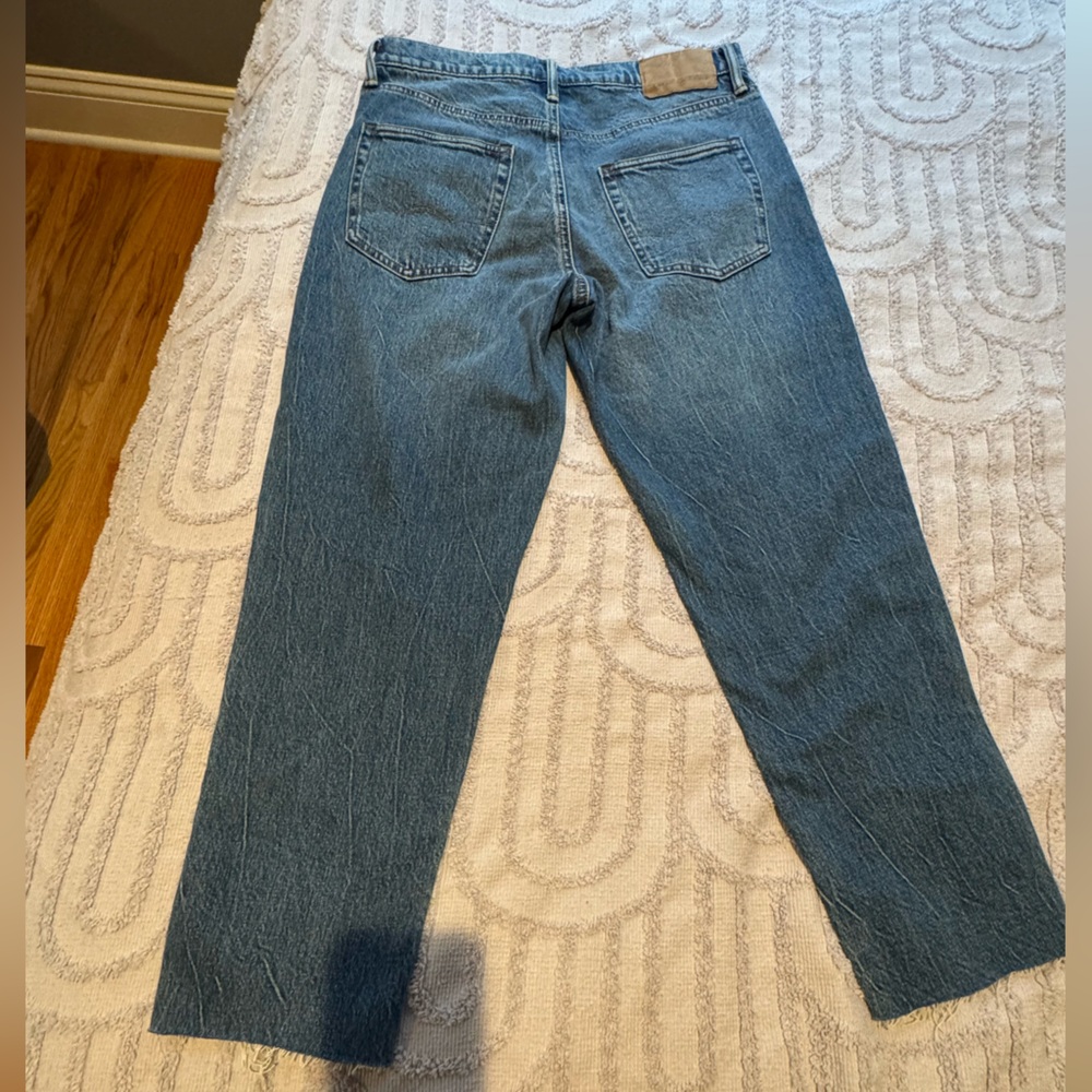 American Eagle loose fit Relaxed Fit Blue Jeans‎ 👖 comfortable women's raw edge